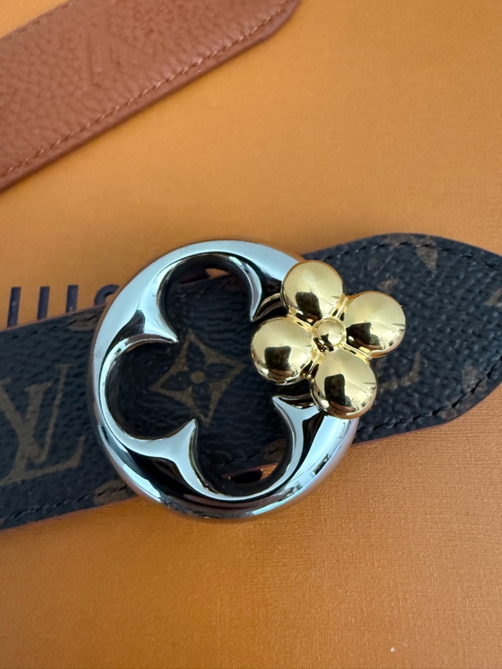 Louis Vuitton Monogram reversible Canvas Belt with Two-Tone Flower Buckle 90/36 - Picture 7 of 10